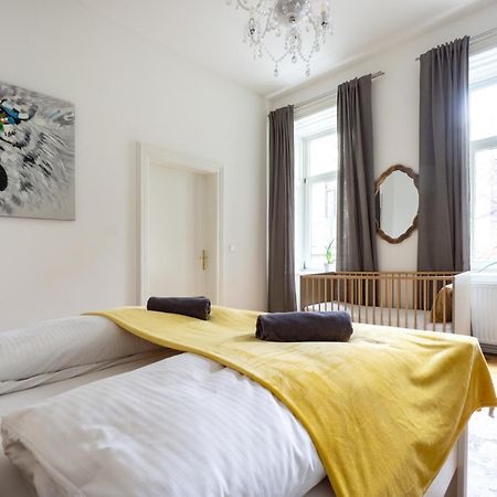Central Apartment In Viennese Old Building 외부 사진